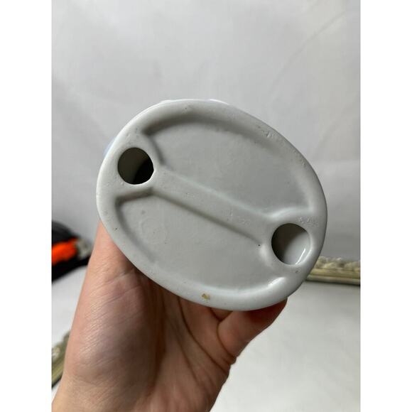 Beautiful Vintage Blue & White Porcelain Swan with Cygnets, 4" Tall - Picture 5 of 7